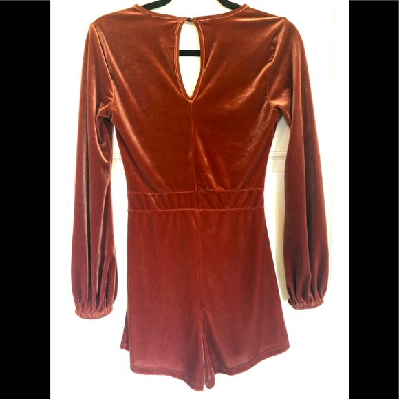 Charlotte Russe Rich Brown Velvet Romper Jumpsuit NWOT - Picture 2 of 3
